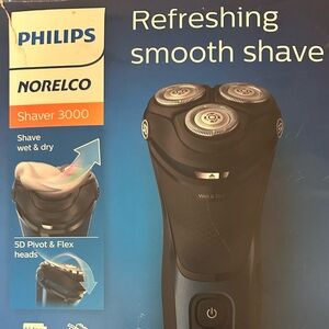 Philips Norelco Shaver 3000 - Black and Silver